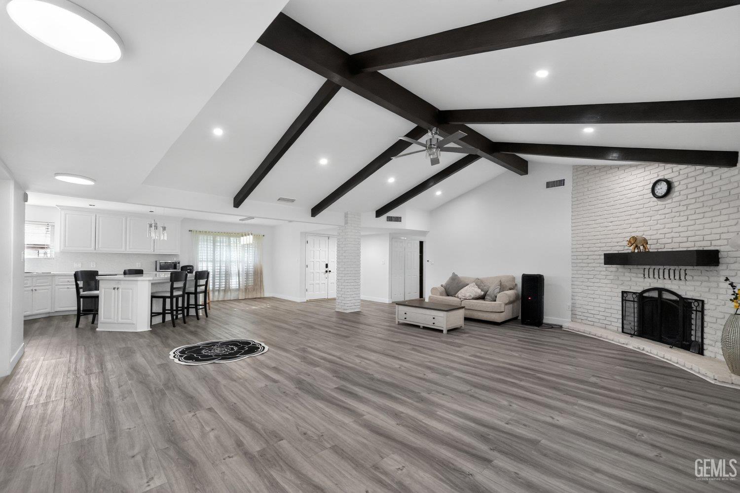 Single Family Residence in Bakersfield, photo 2 of 19