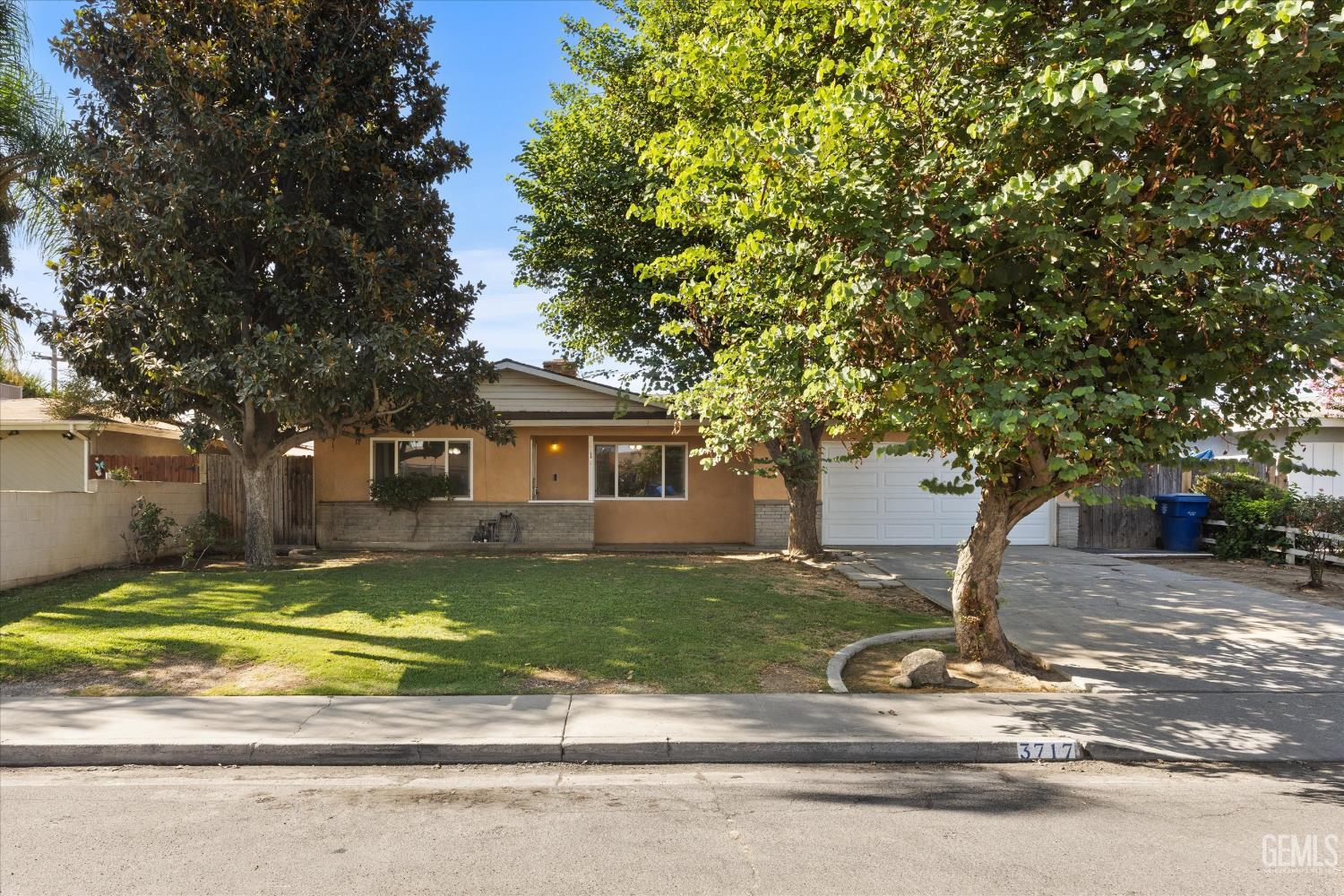 Single Family Residence in Bakersfield