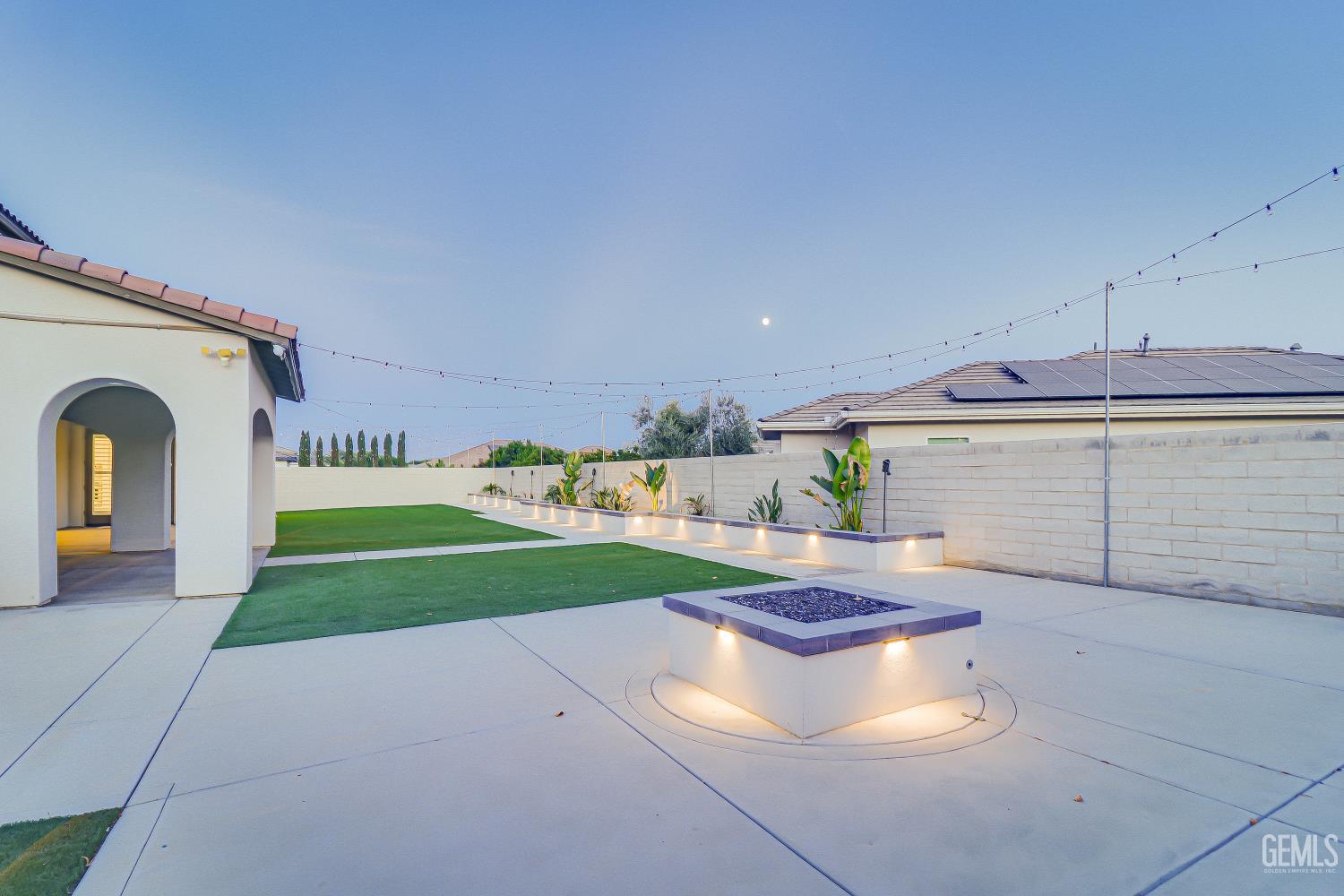 Single Family Residence in Bakersfield, photo 4 of 46