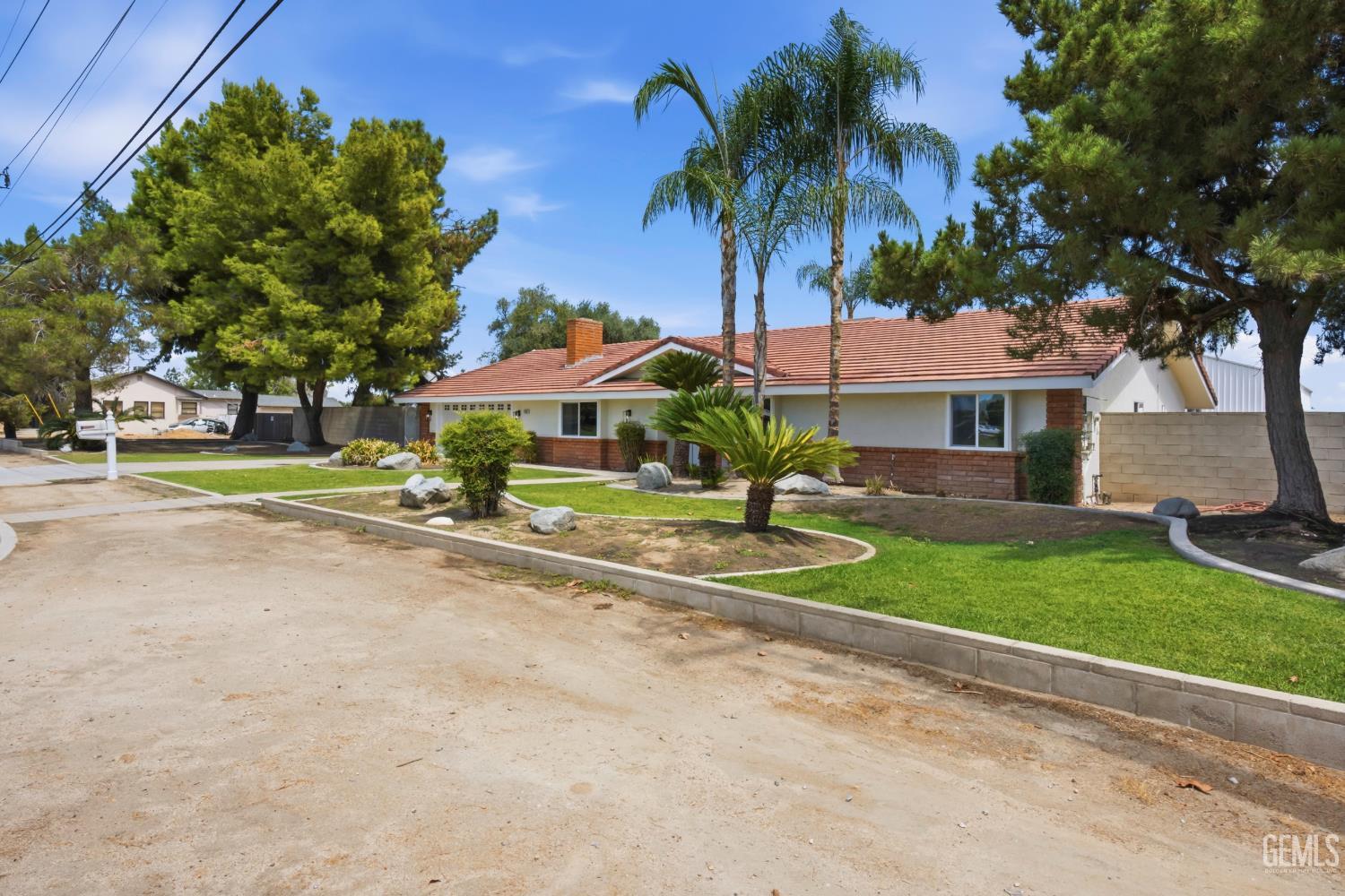 Single Family Residence in Bakersfield, photo 3 of 72