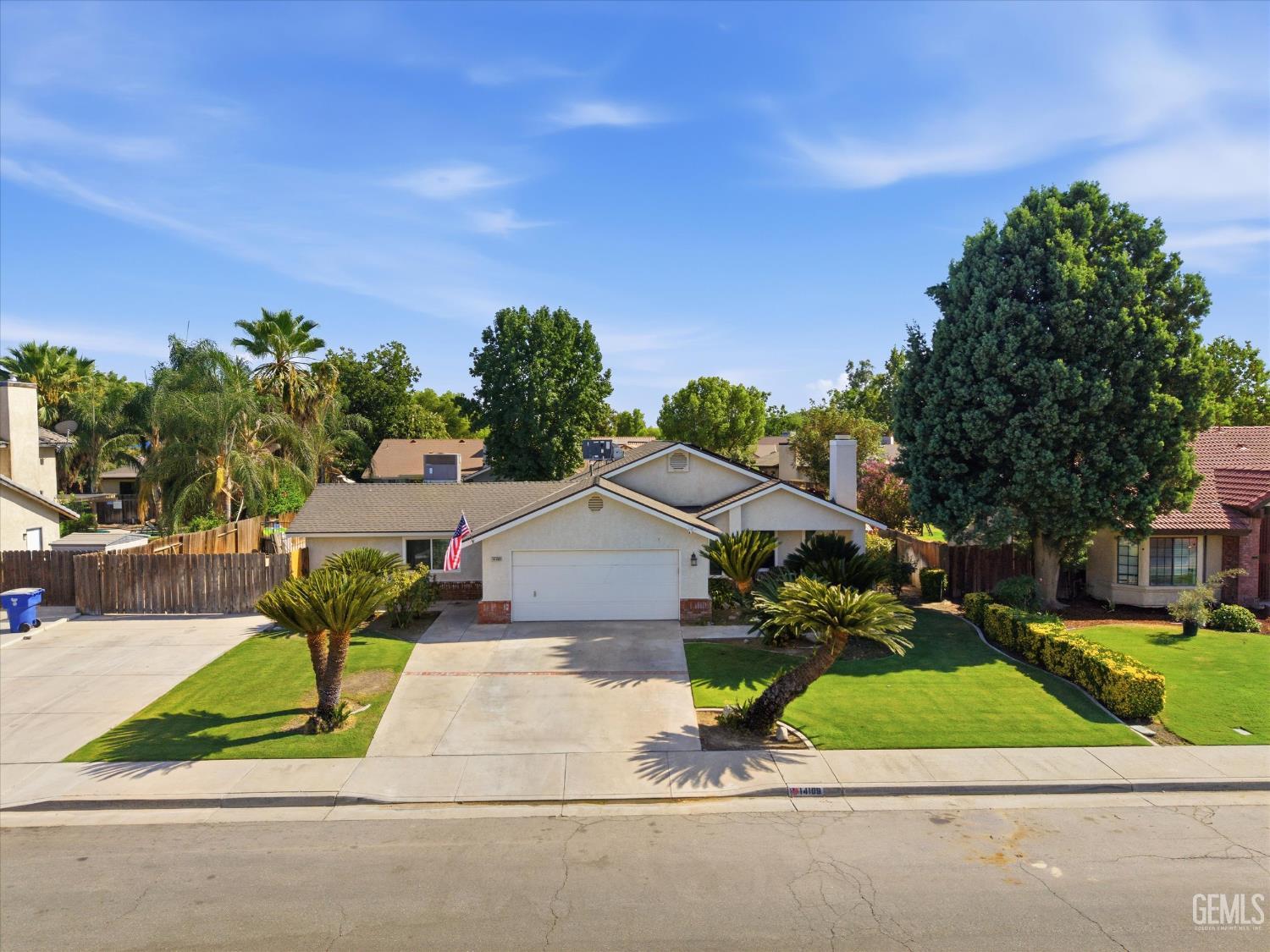 Single Family Residence in Bakersfield, photo 4 of 40
