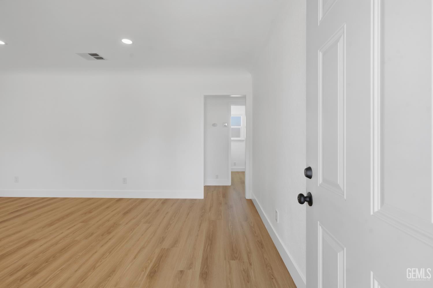 Single Family Residence in Bakersfield, photo 2 of 24
