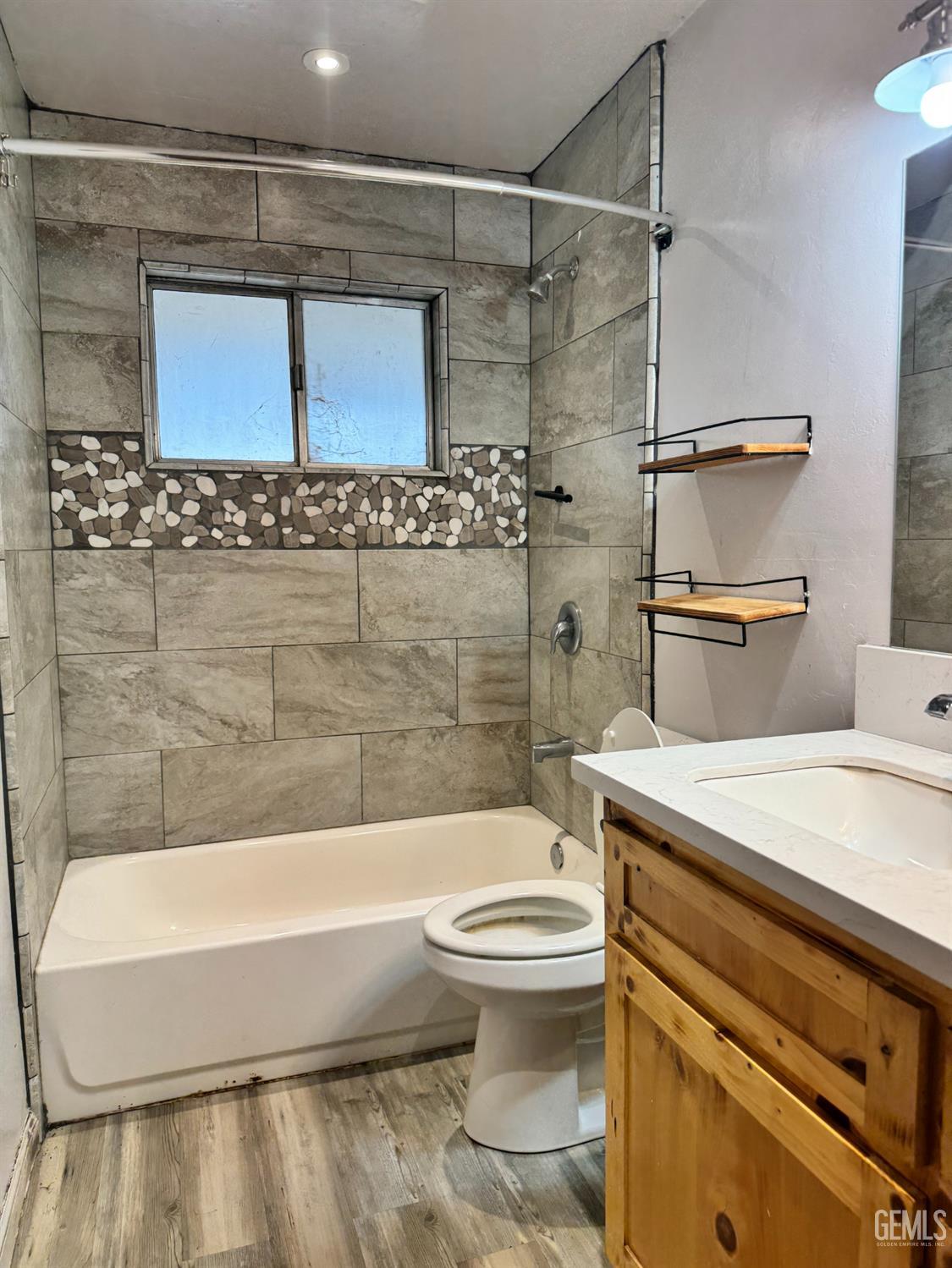 Single Family Residence in Bakersfield, photo 5 of 11