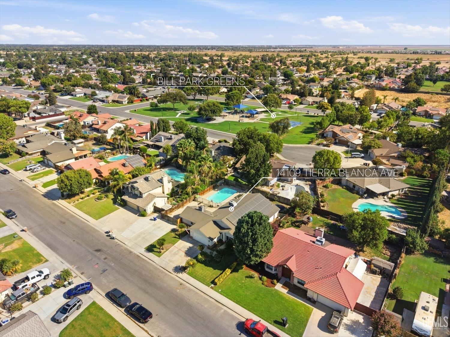 Single Family Residence in Bakersfield, photo 3 of 40