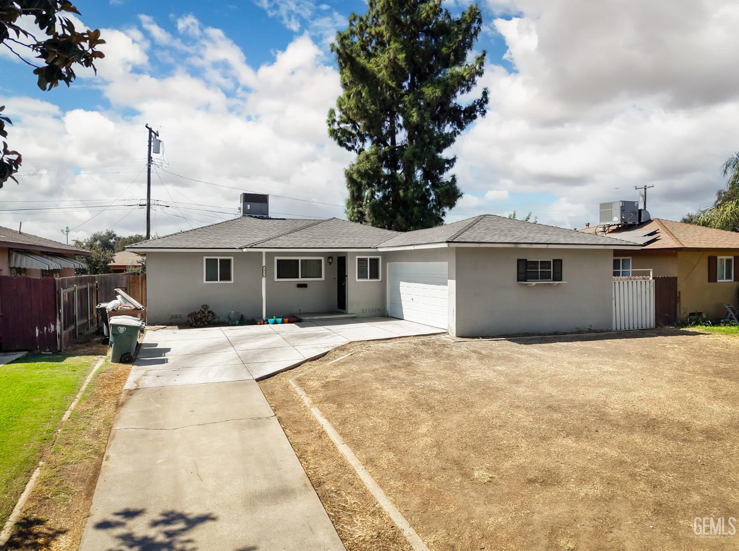 Single Family Residence in Bakersfield, photo 4 of 23
