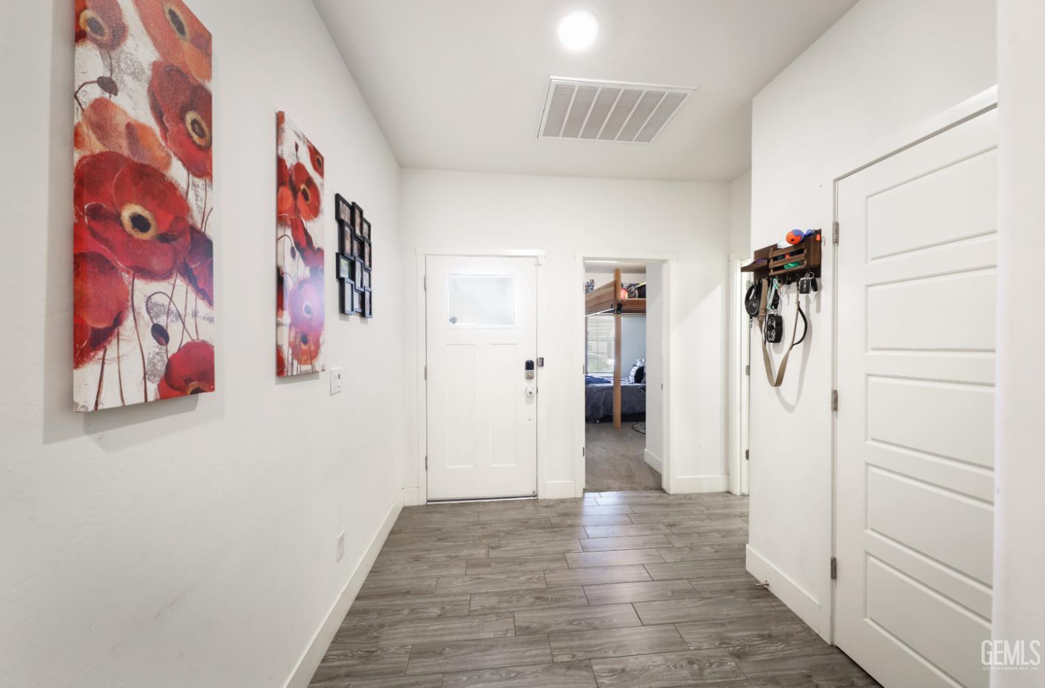 Single Family Residence in Shafter, photo 5 of 36