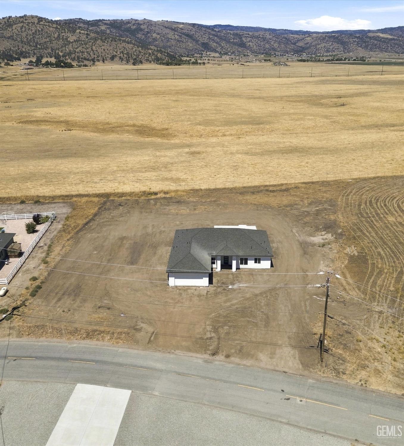 Single Family Residence in Tehachapi, photo 5 of 14