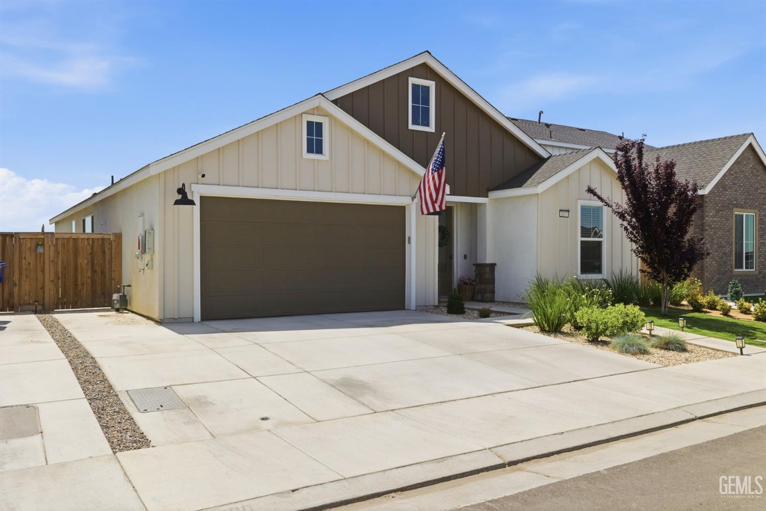 Single Family Residence in Shafter, photo 3 of 55