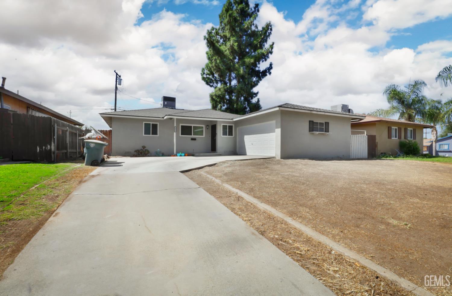 Single Family Residence in Bakersfield, photo 5 of 23
