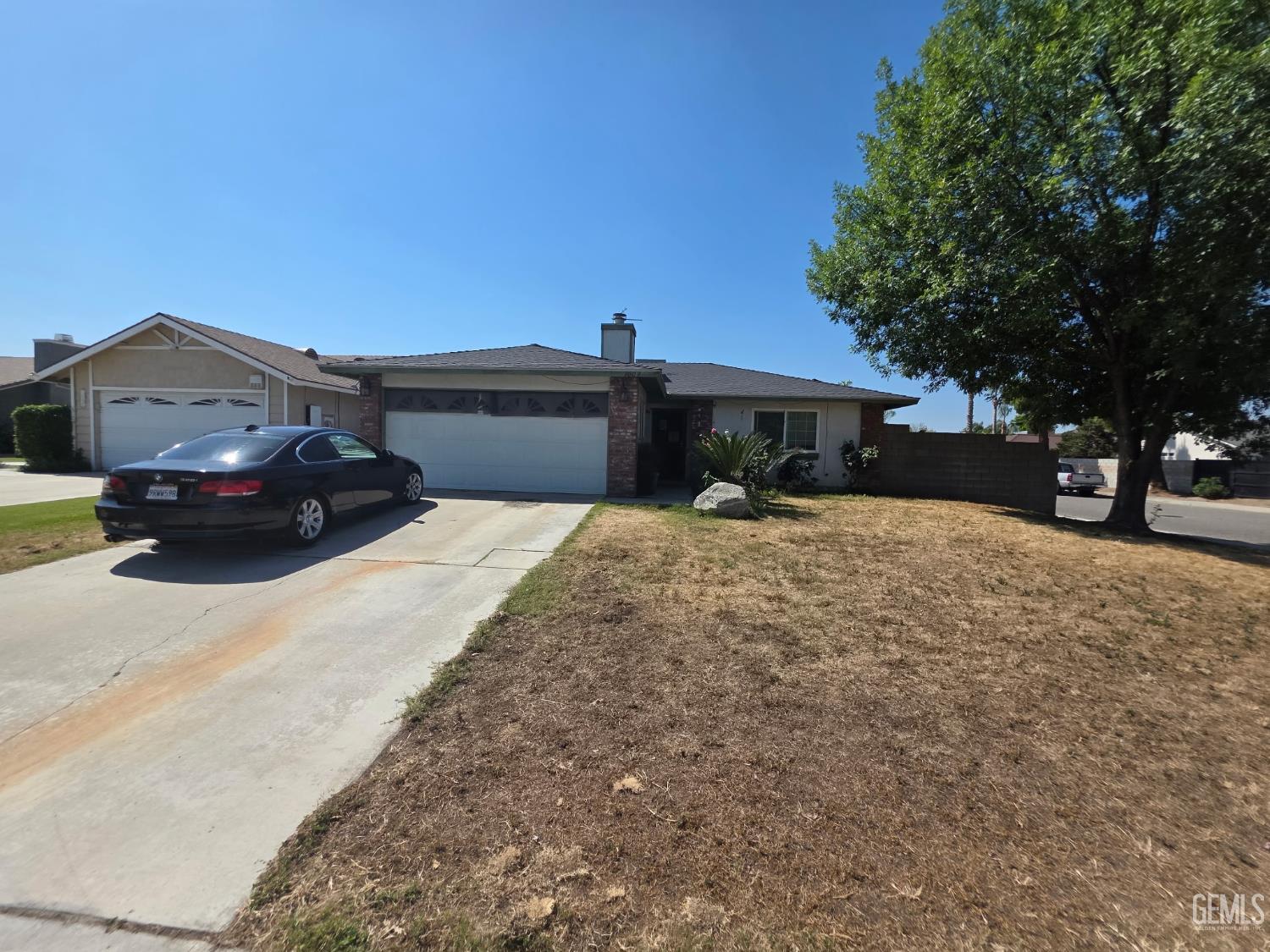 Single Family Residence in Bakersfield, photo 2 of 2