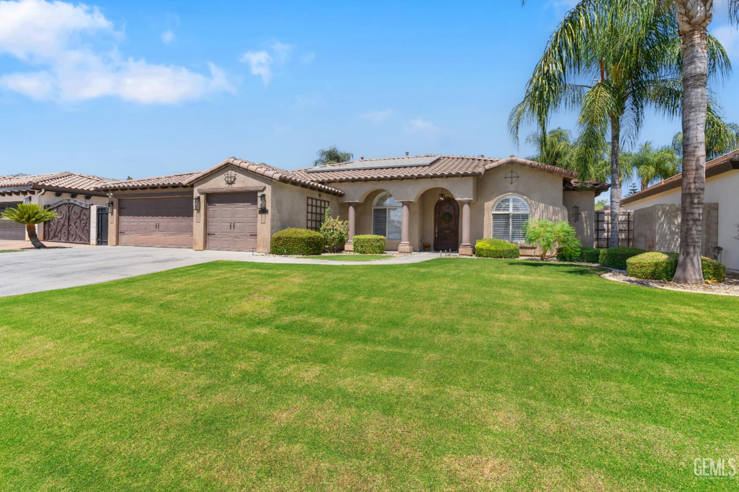 Single Family Residence in Bakersfield