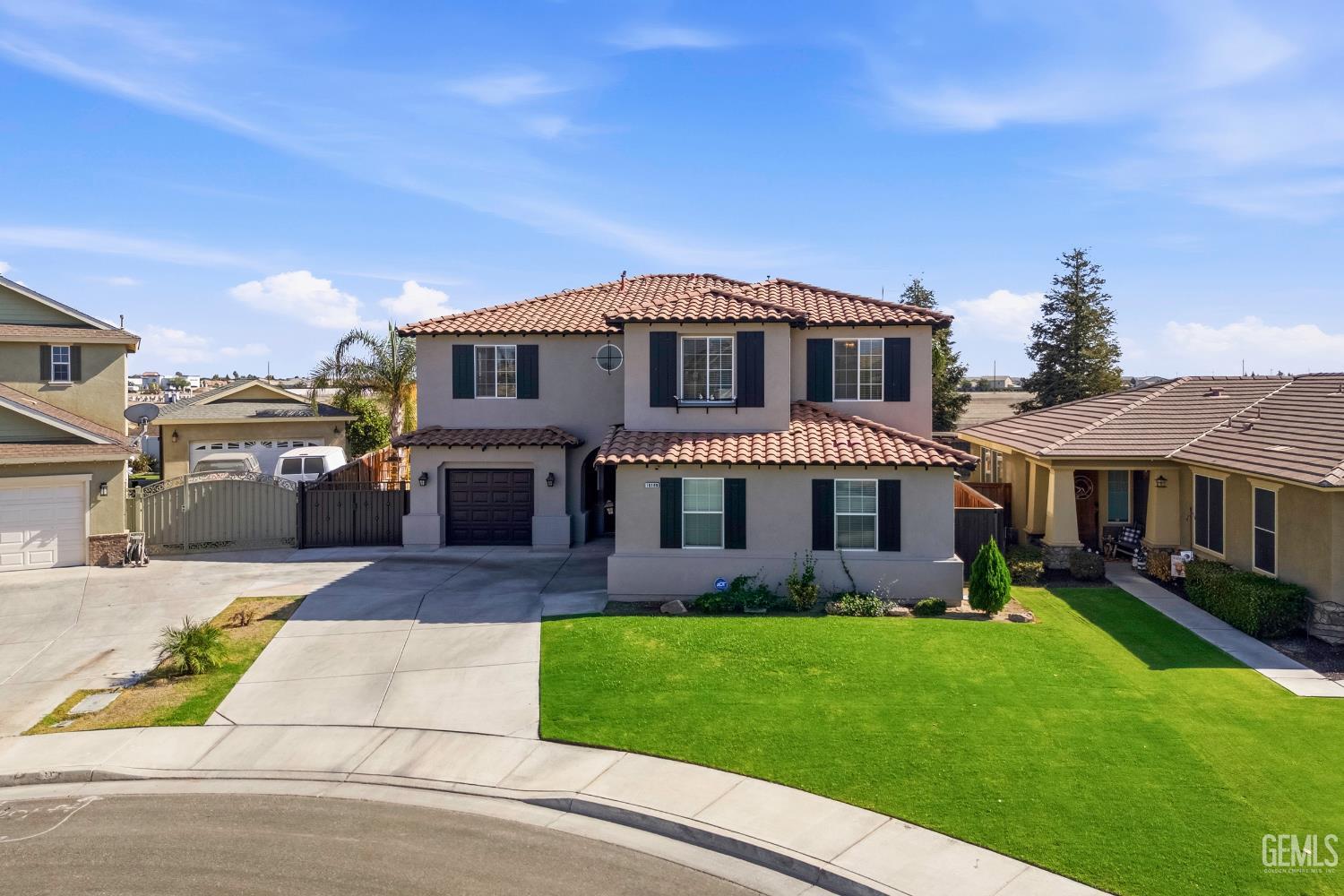 Single Family Residence in Bakersfield, photo 2 of 56