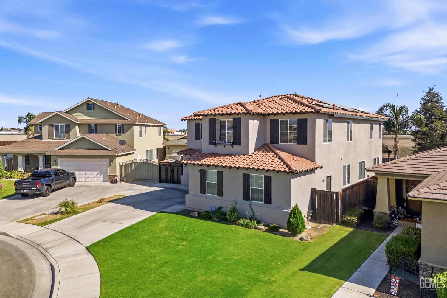 Single Family Residence in Bakersfield, photo 4 of 56