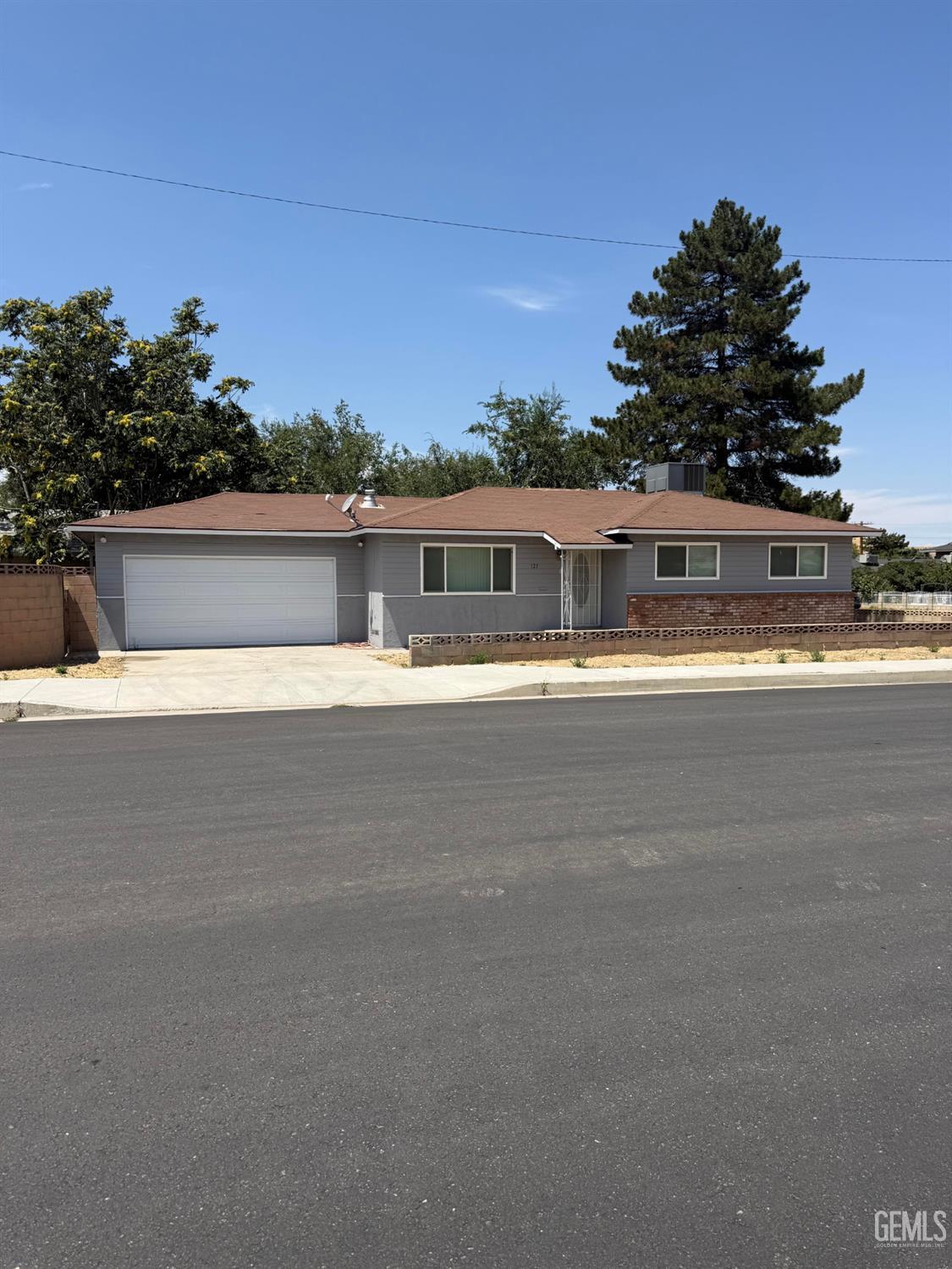 Single Family Residence in Tehachapi
