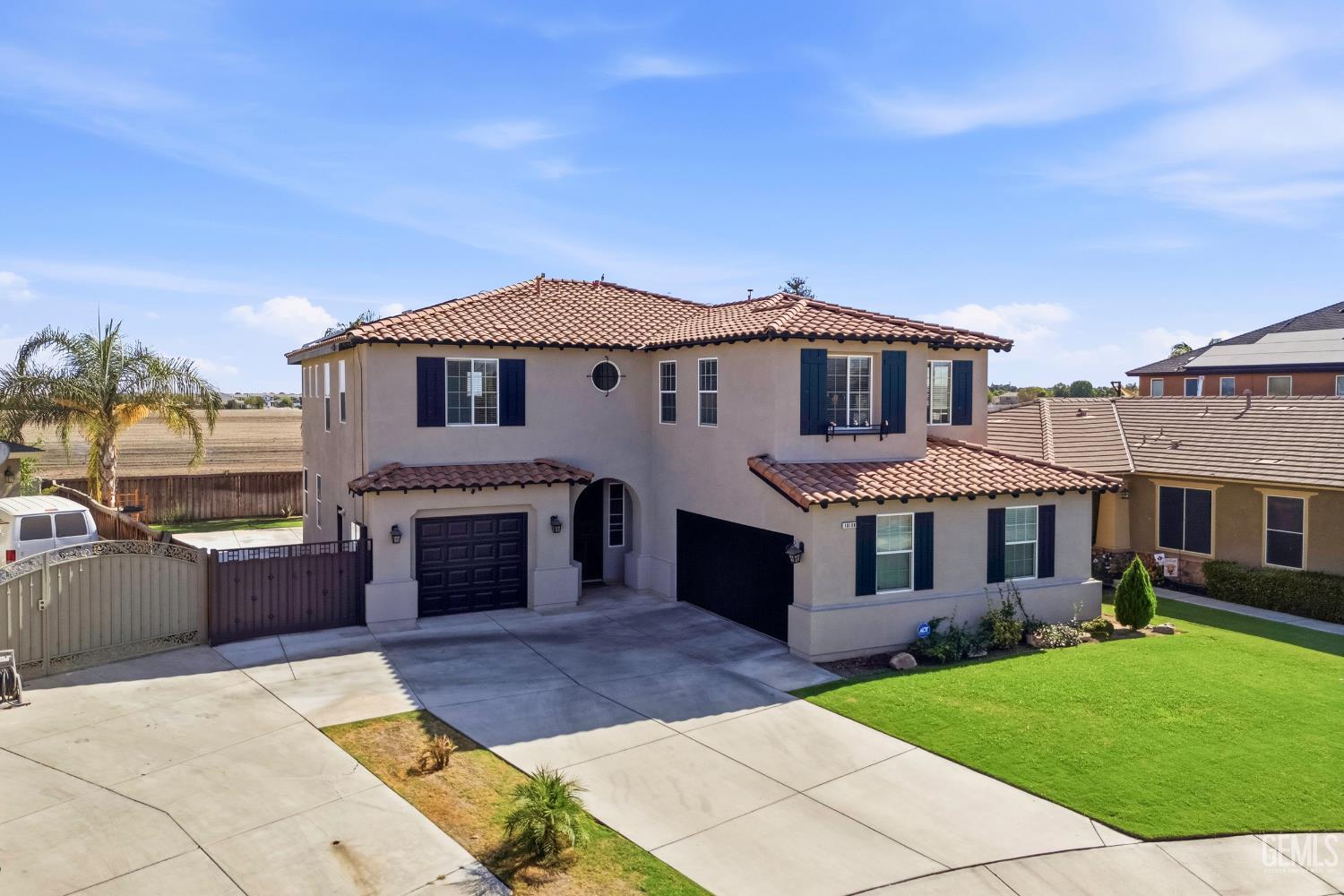 Single Family Residence in Bakersfield, photo 3 of 56