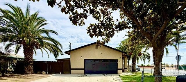 Single Family Residence in Bakersfield, photo 2 of 18