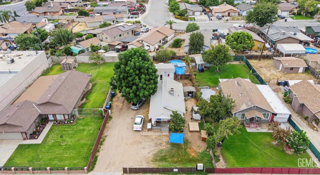 Single Family Residence in Shafter, photo 2 of 17