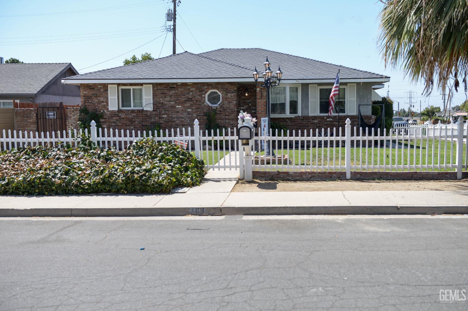 Single Family Residence in Bakersfield, photo 3 of 20