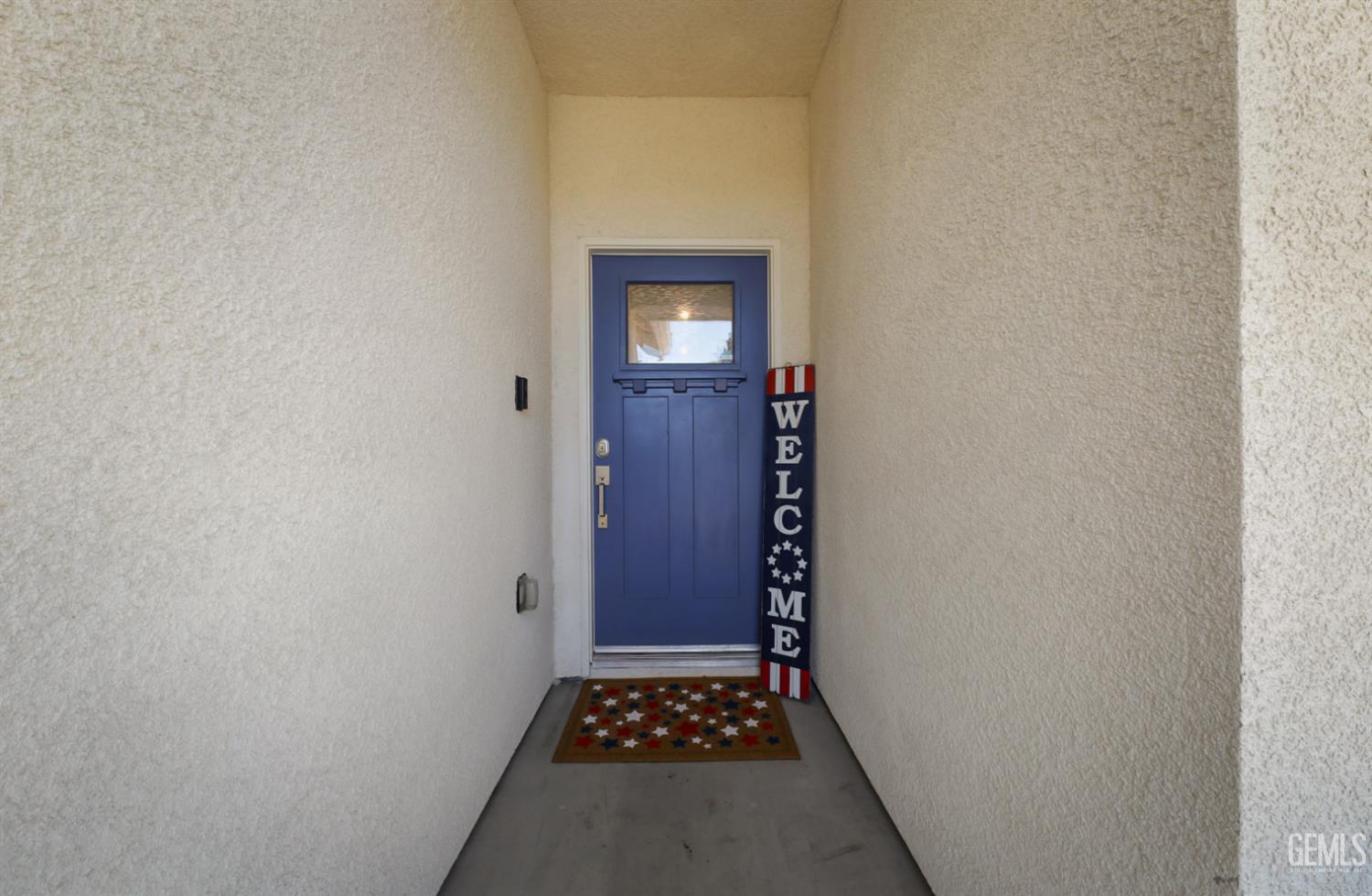Single Family Residence in Shafter, photo 4 of 36