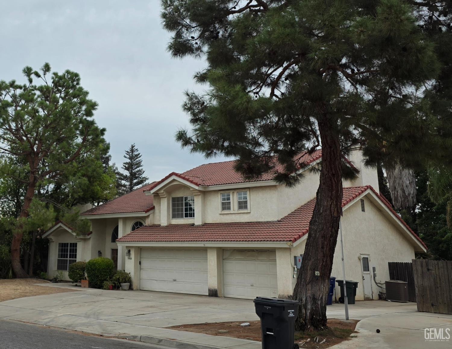 Single Family Residence in Bakersfield, photo 3 of 4