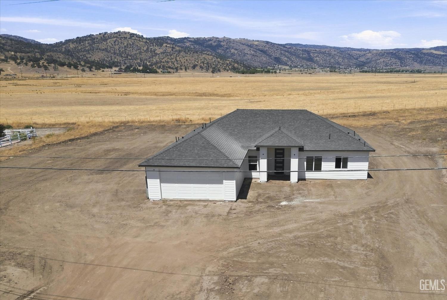 Single Family Residence in Tehachapi, photo 4 of 14