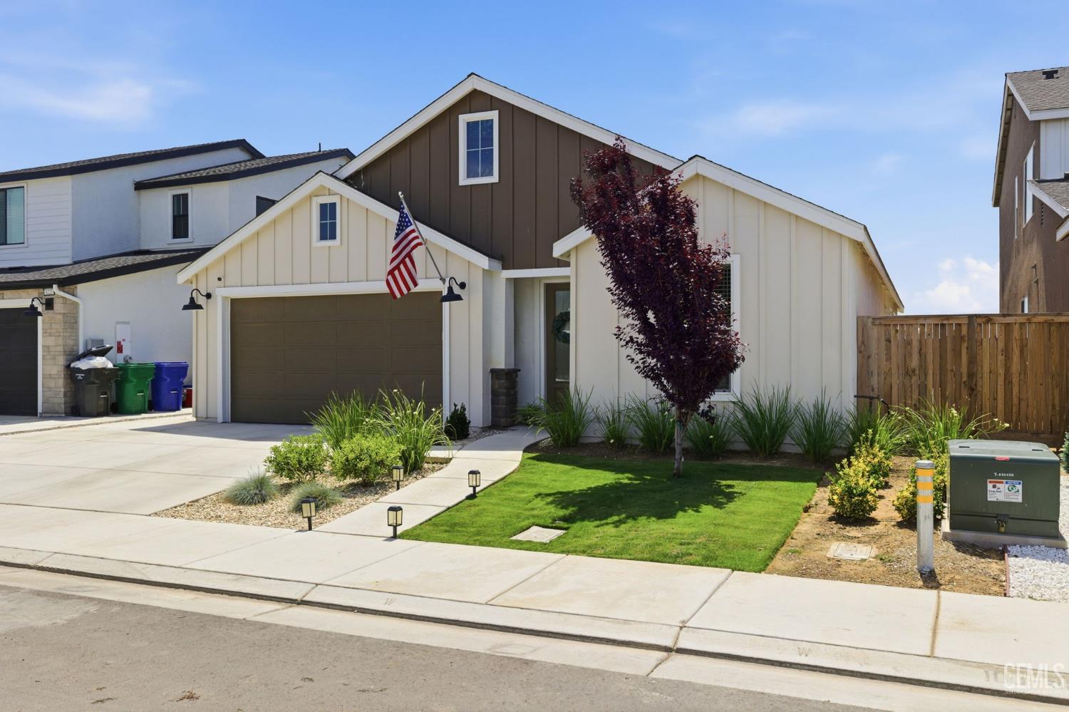 Single Family Residence in Shafter, photo 4 of 55