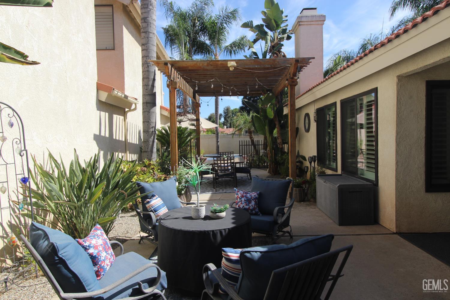 Single Family Residence in Bakersfield, photo 4 of 5