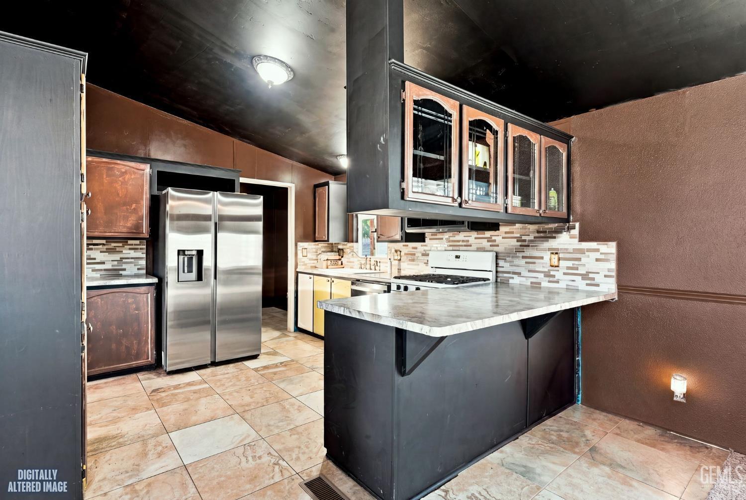 Manufactured Home in Bakersfield, photo 4 of 20