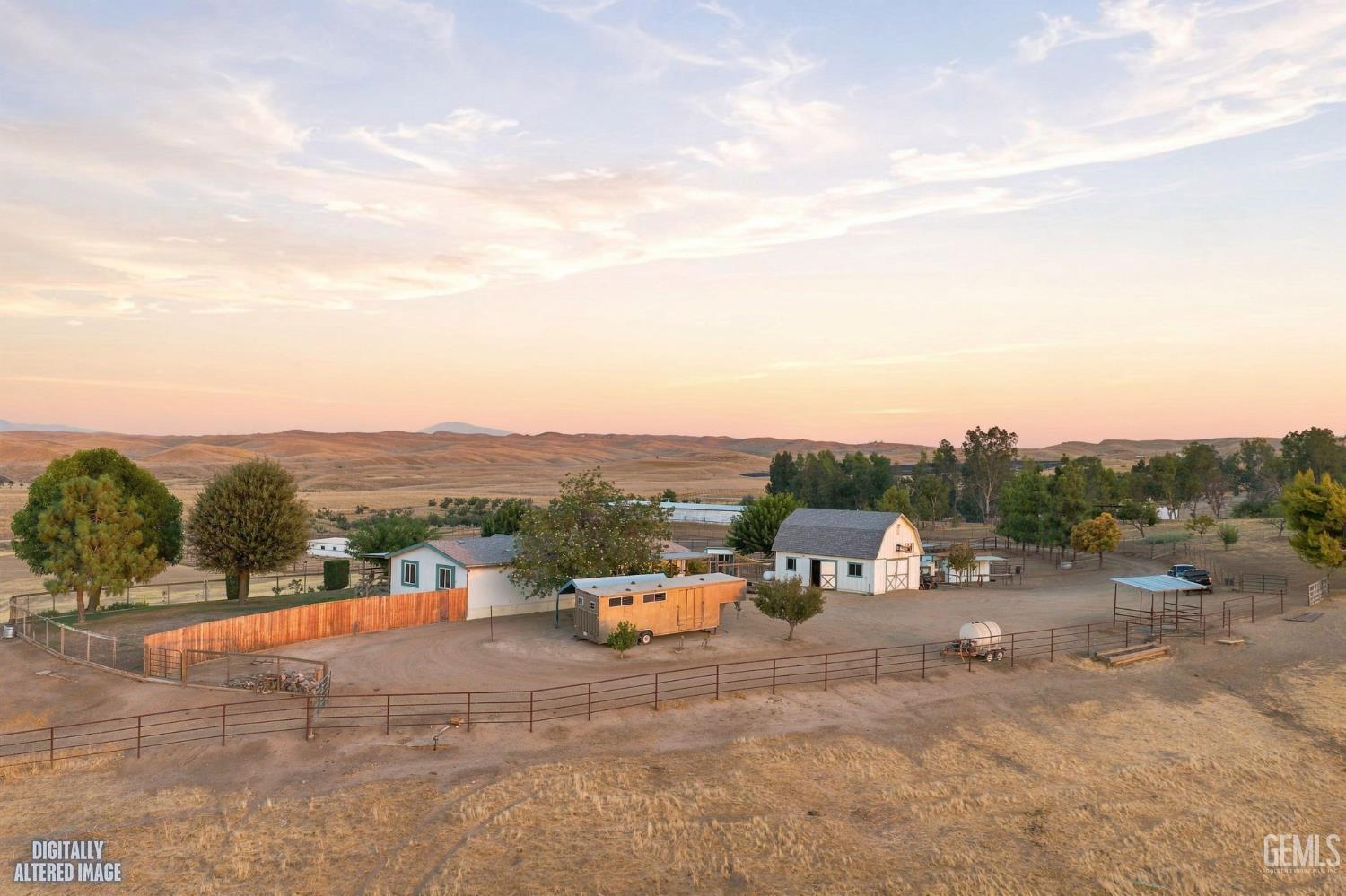Manufactured Home in Bakersfield, photo 2 of 20
