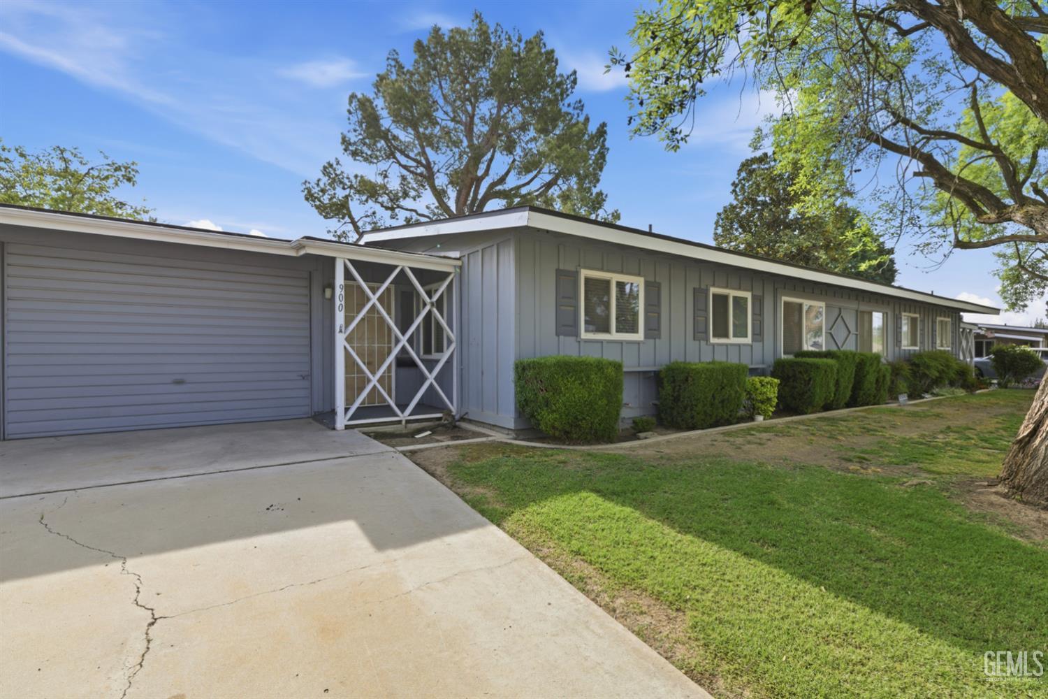 Condominium in Bakersfield, photo 2 of 15
