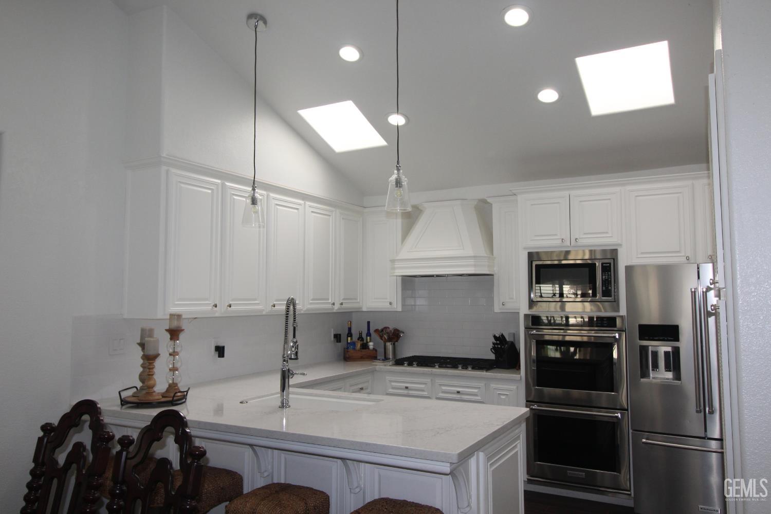 Single Family Residence in Bakersfield, photo 2 of 5