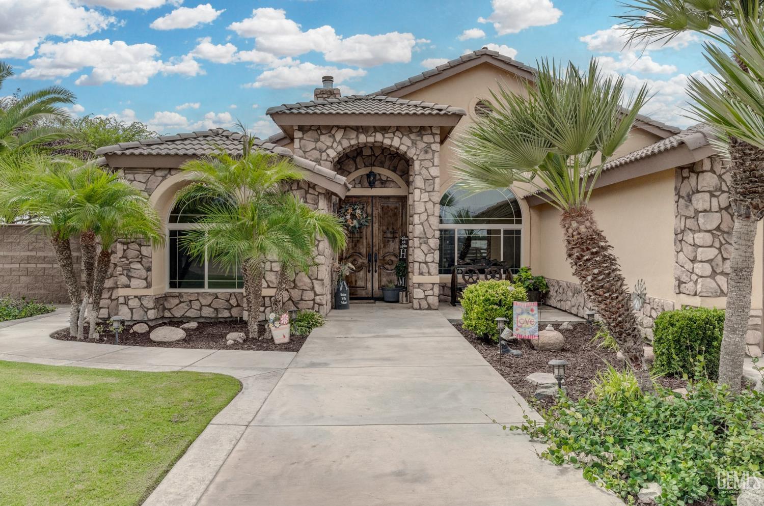 Single Family Residence in Bakersfield, photo 3 of 75