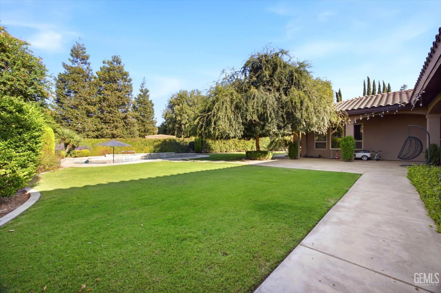 Single Family Residence in Bakersfield, photo 5 of 49