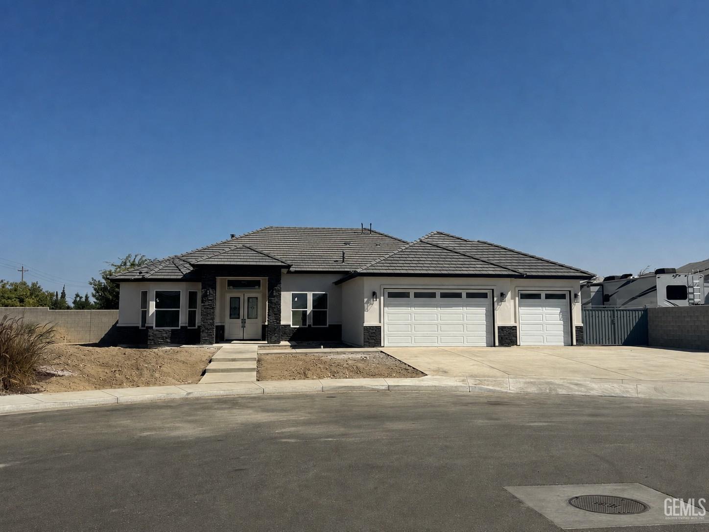 Single Family Residence in Bakersfield