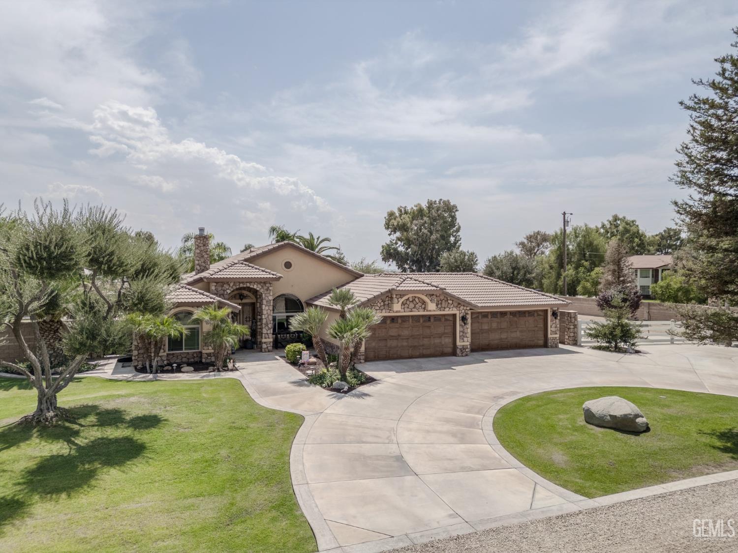 Single Family Residence in Bakersfield, photo 5 of 75