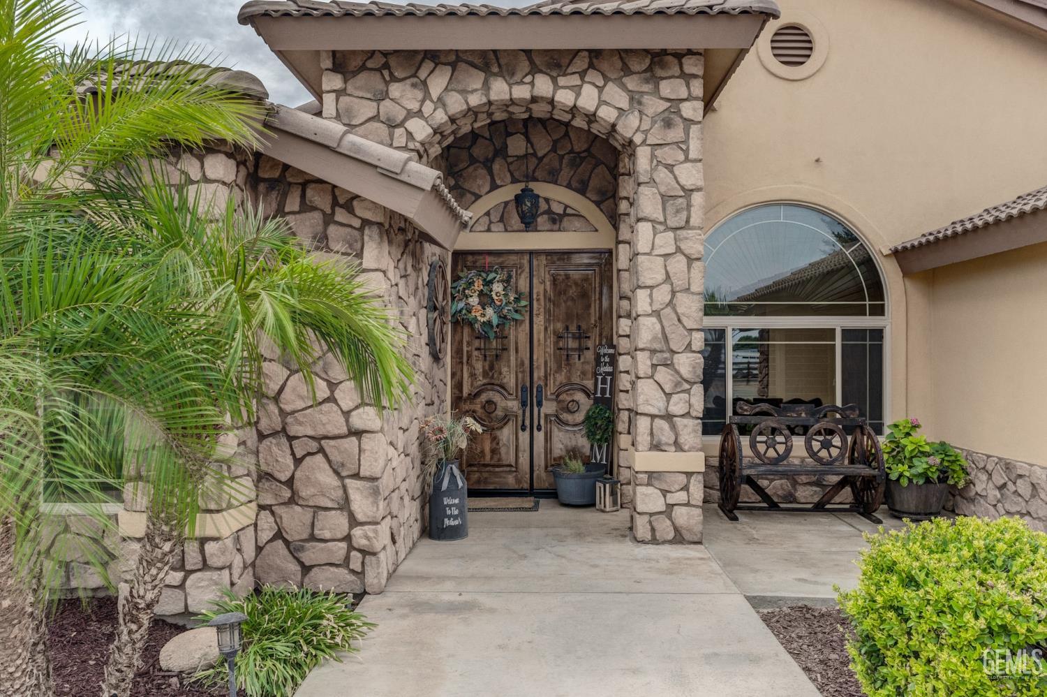 Single Family Residence in Bakersfield, photo 4 of 75