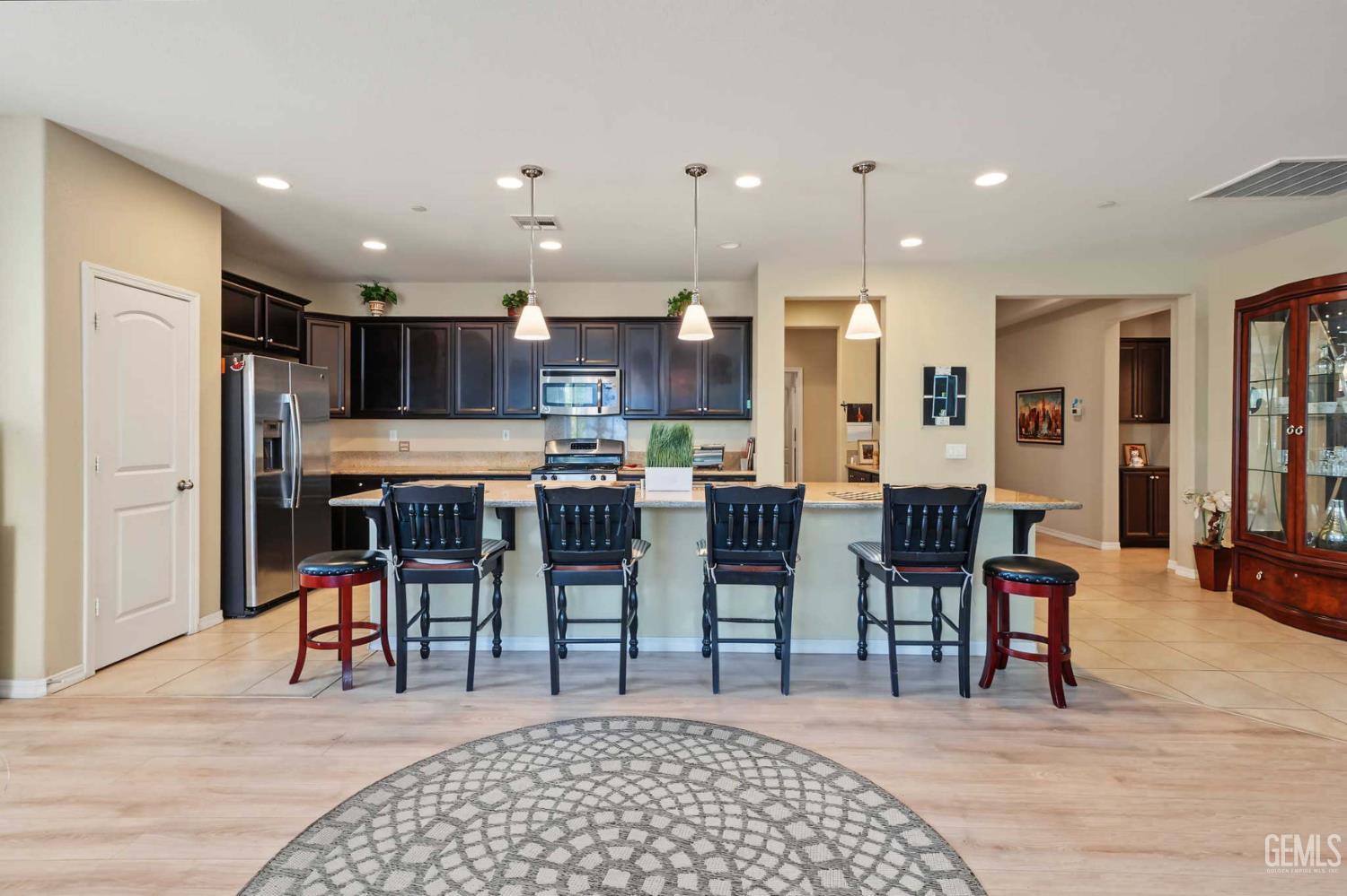 Single Family Residence in Bakersfield, photo 5 of 37