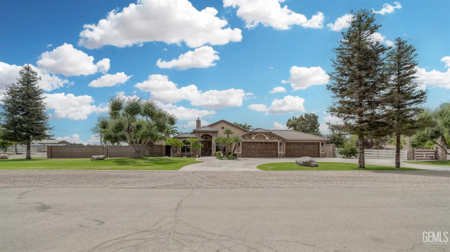 Single Family Residence in Bakersfield