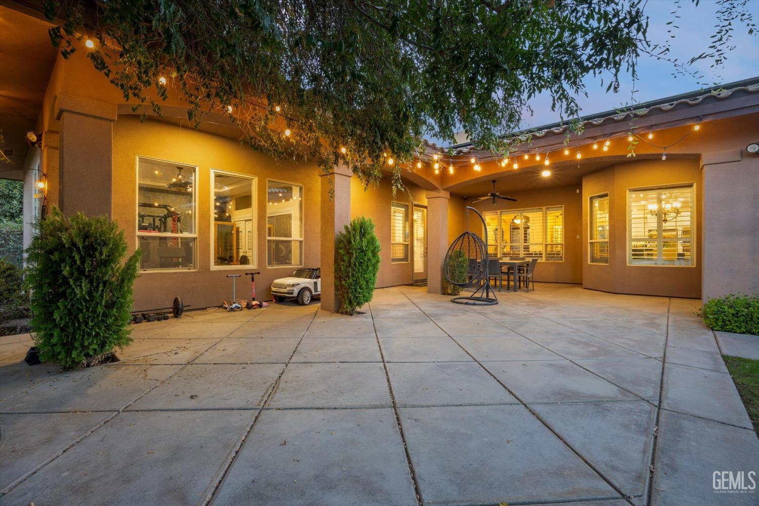 Single Family Residence in Bakersfield, photo 3 of 49