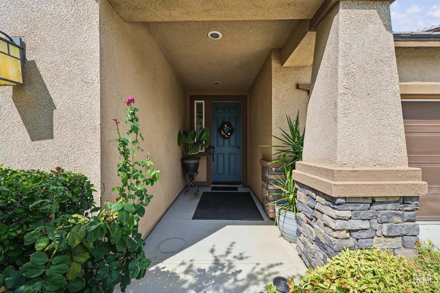 Single Family Residence in Bakersfield, photo 3 of 37