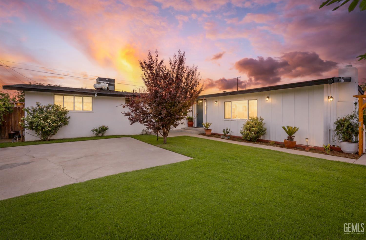 Single Family Residence in Bakersfield