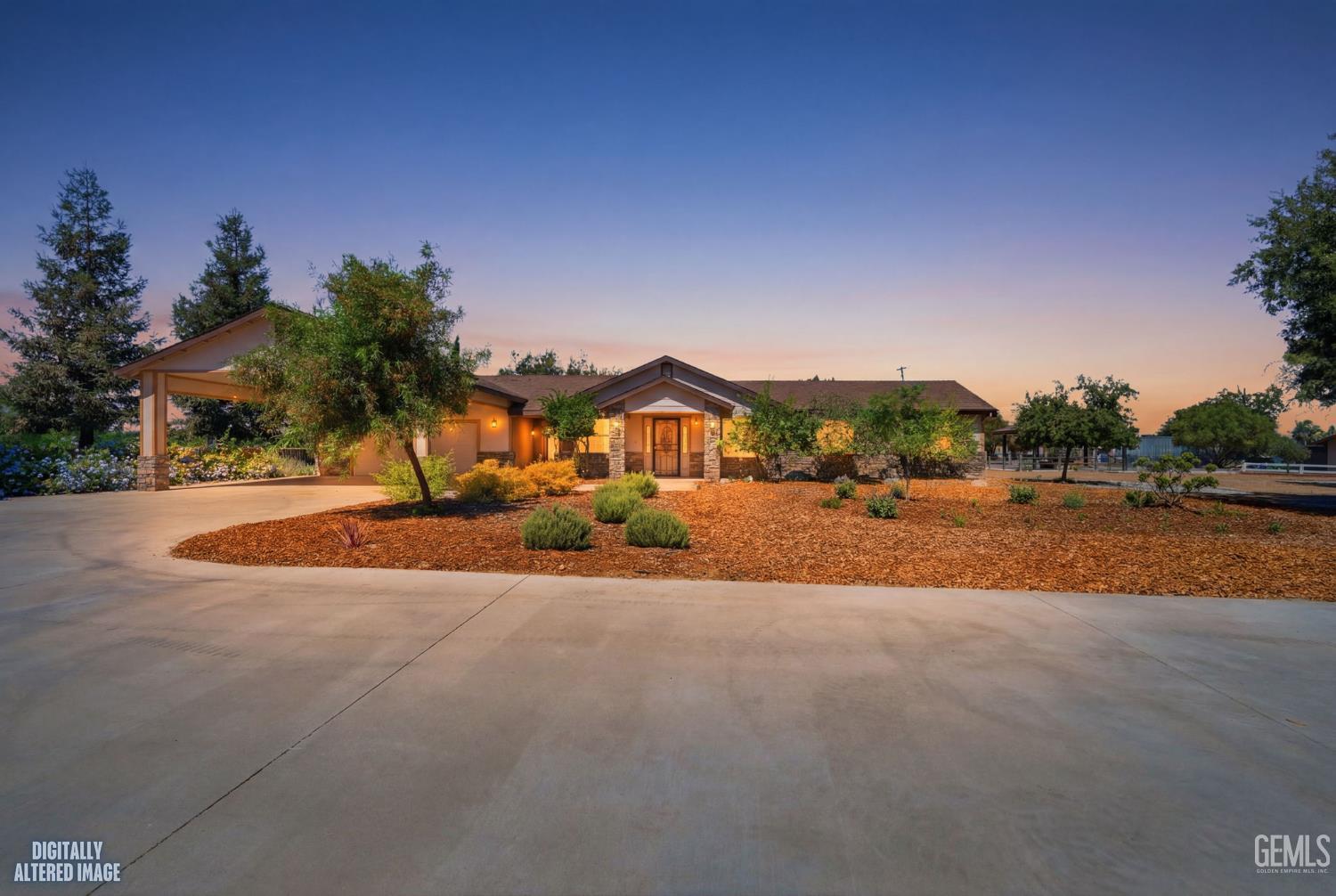 Single Family Residence in Porterville