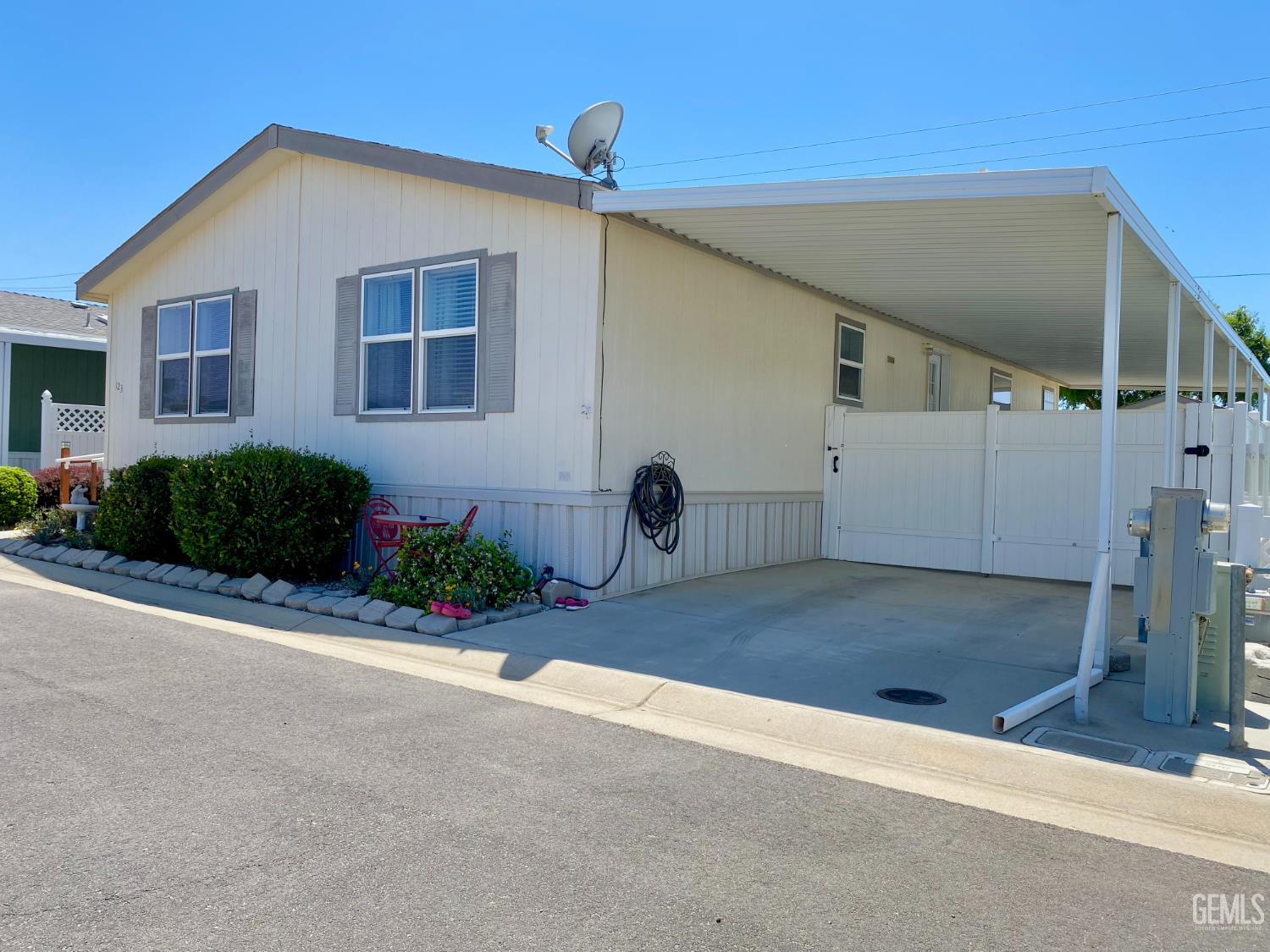 Manufactured Home in Tehachapi, photo 3 of 33