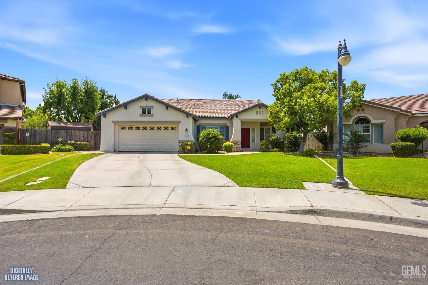 Single Family Residence in Bakersfield, photo 2 of 36