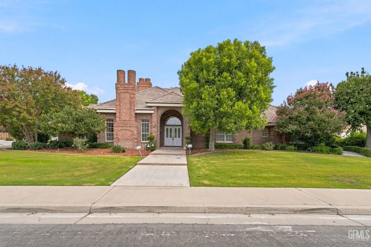 Single Family Residence in Bakersfield, photo 5 of 75