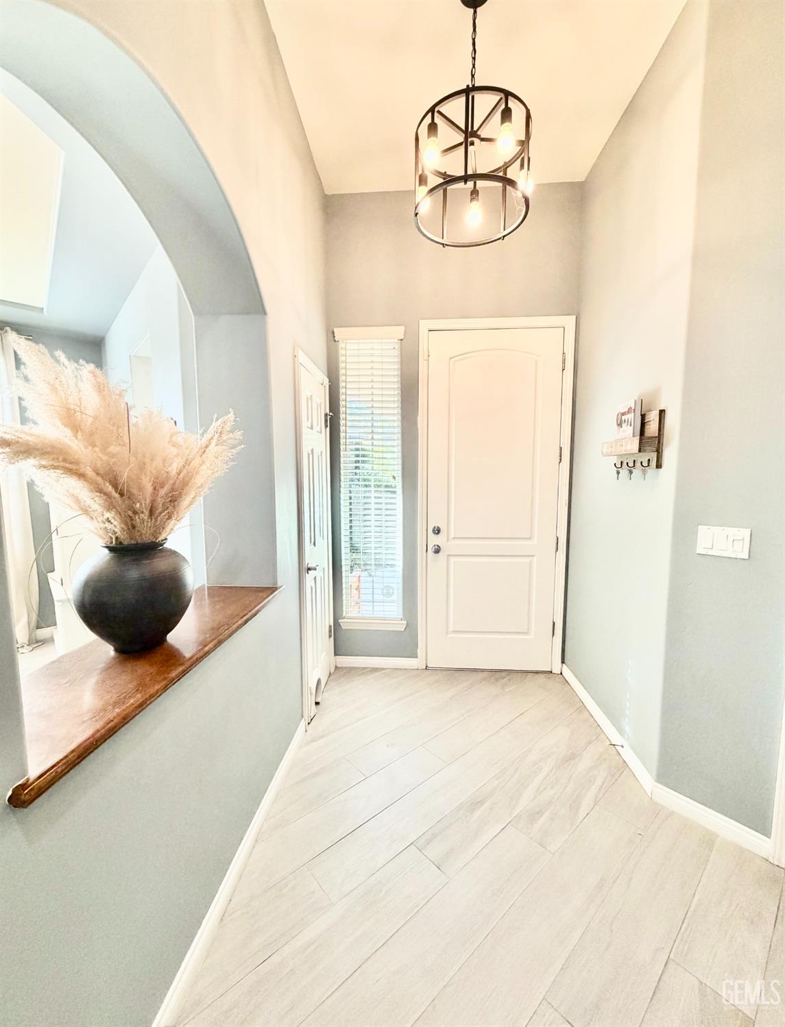 Single Family Residence in Bakersfield, photo 5 of 43