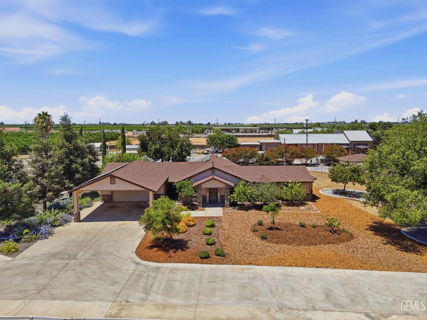 Single Family Residence in Porterville, photo 5 of 70