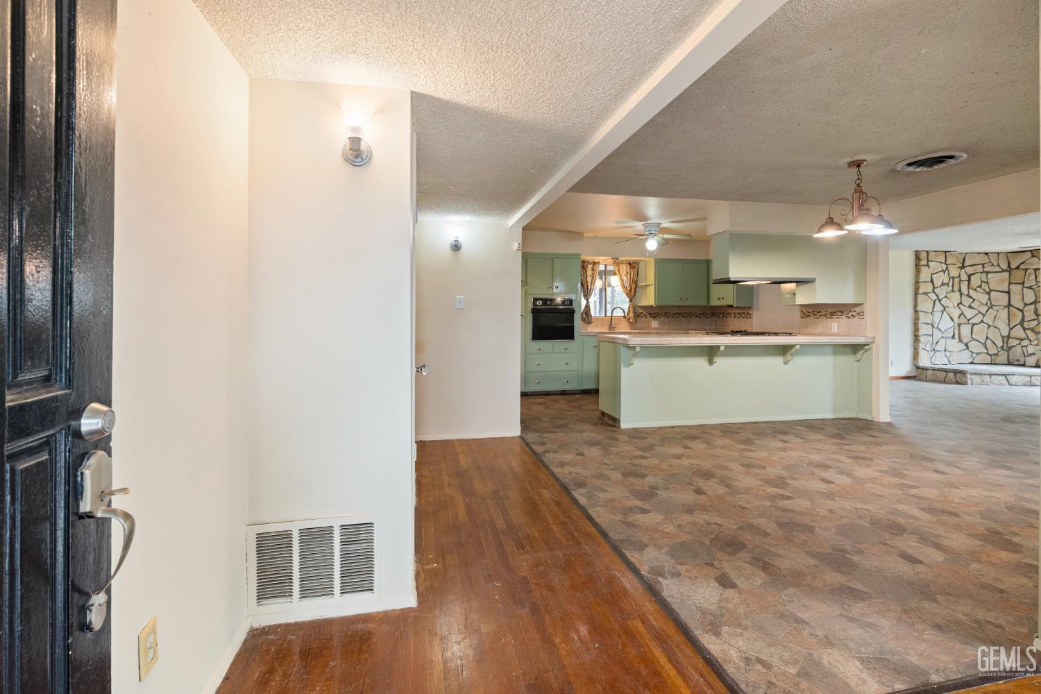 Single Family Residence in Bakersfield, photo 4 of 65