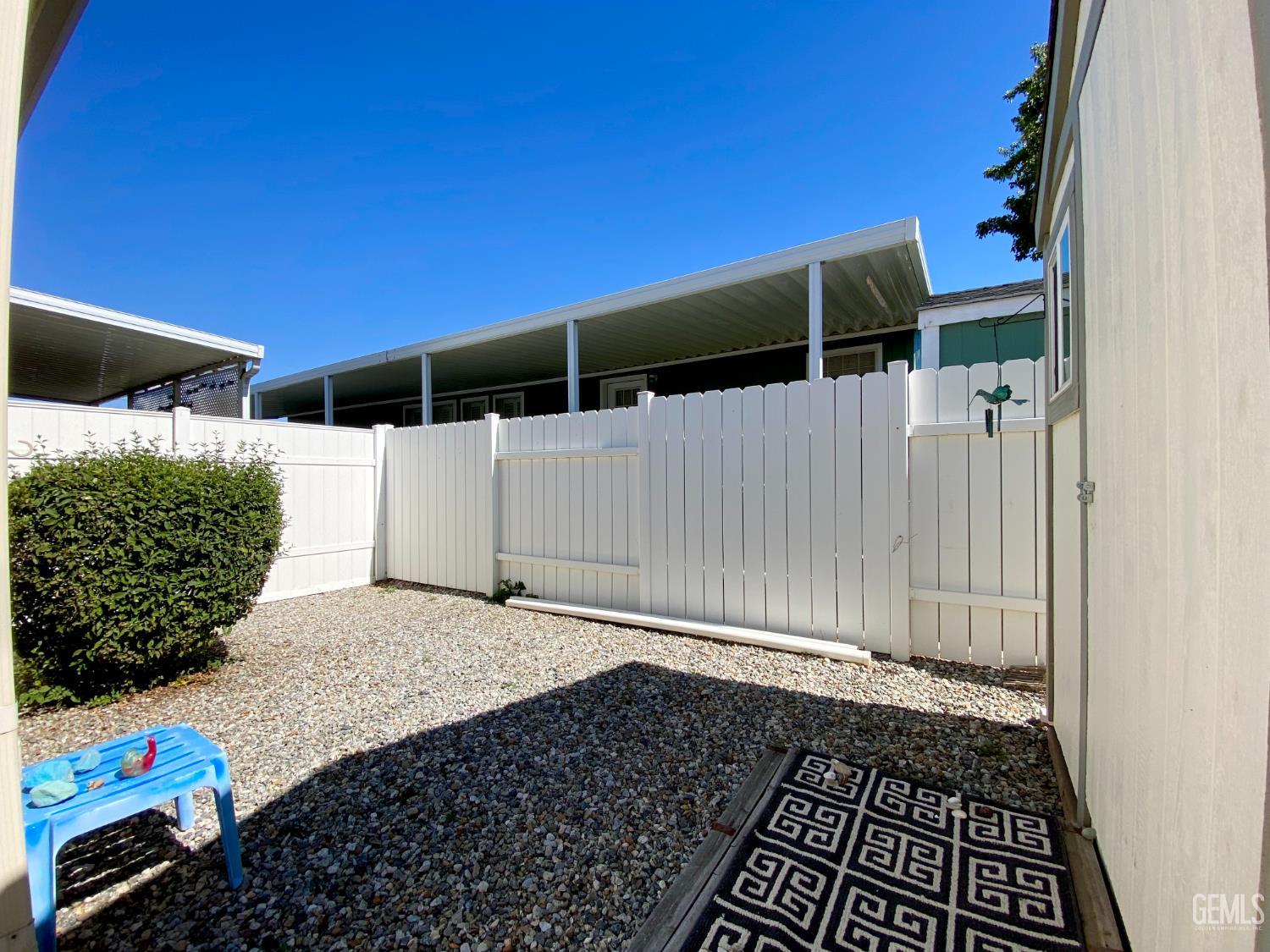 Manufactured Home in Tehachapi, photo 4 of 33