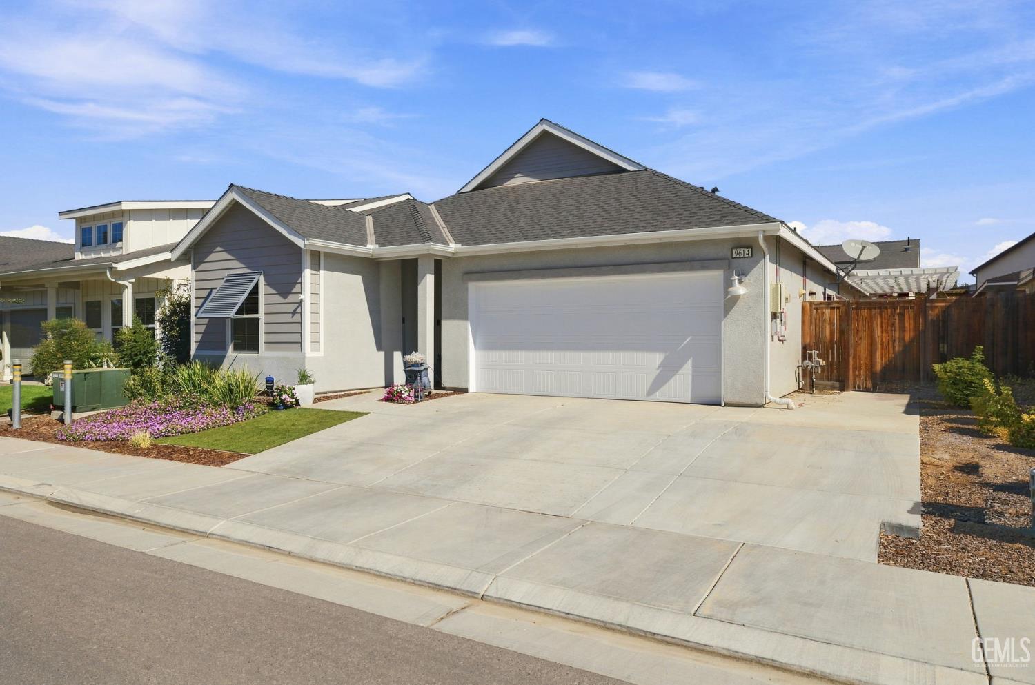 Single Family Residence in Shafter, photo 4 of 55